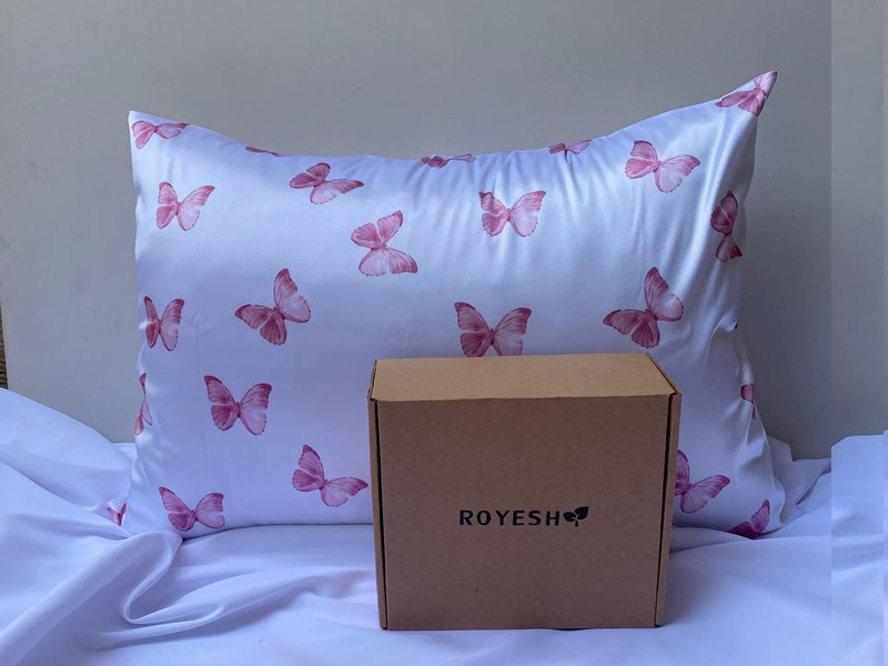 روبالشتی ساتن طرح پرونه سفید